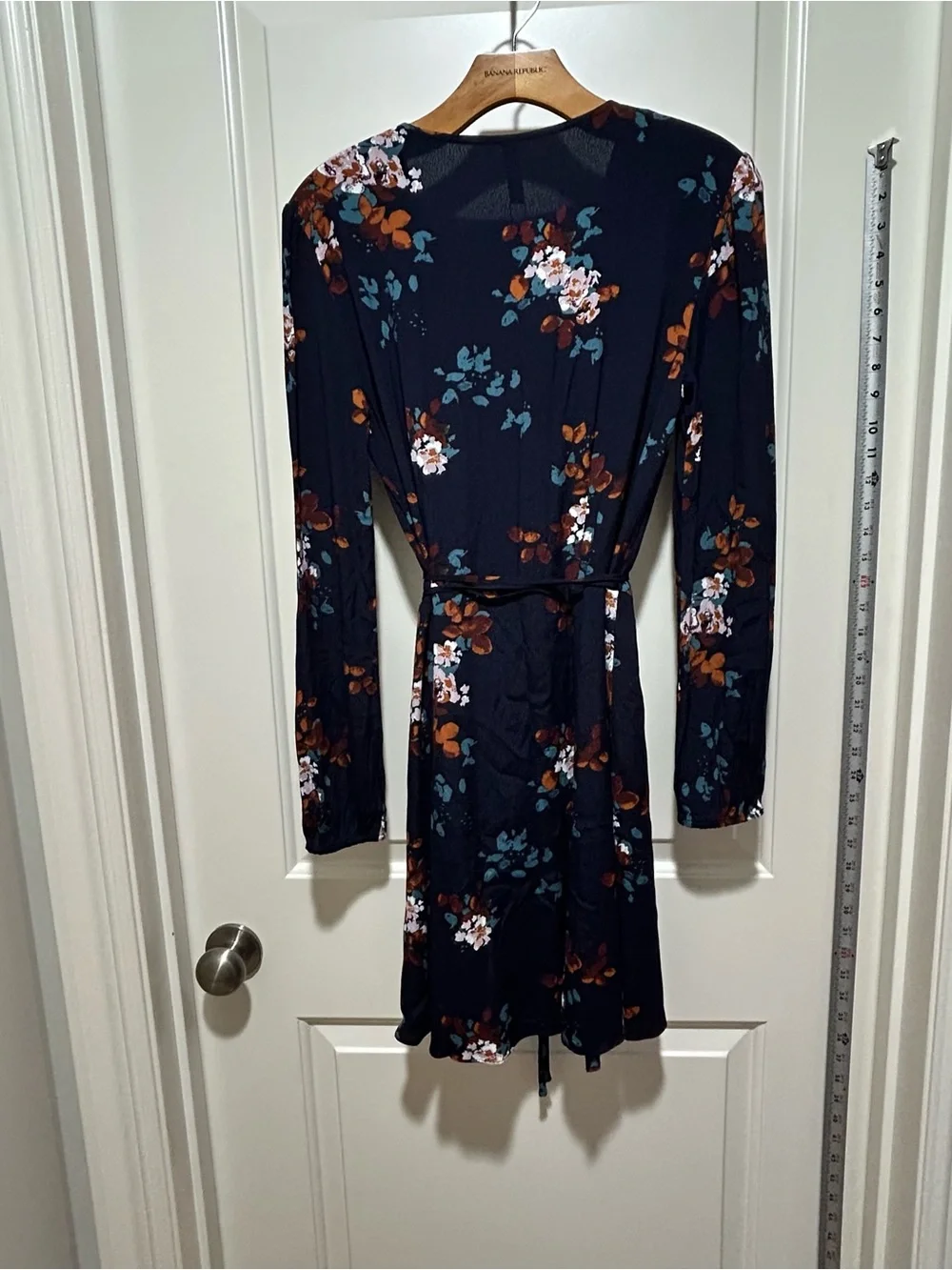 G/F Collection NWT women’s size M Kathleen Floral Wrap Midi Long Sleeve Dress